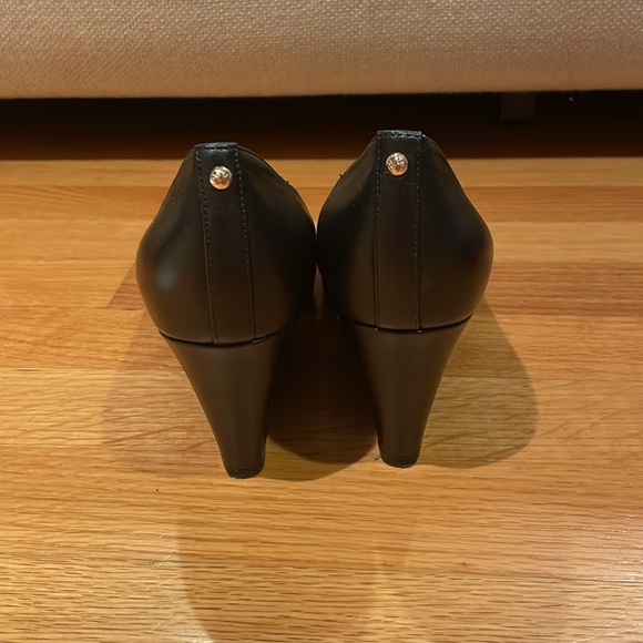 Naturalizer Olivia Black Leather Peep-Toe Wedges Size 7 - Picture 3 of 6